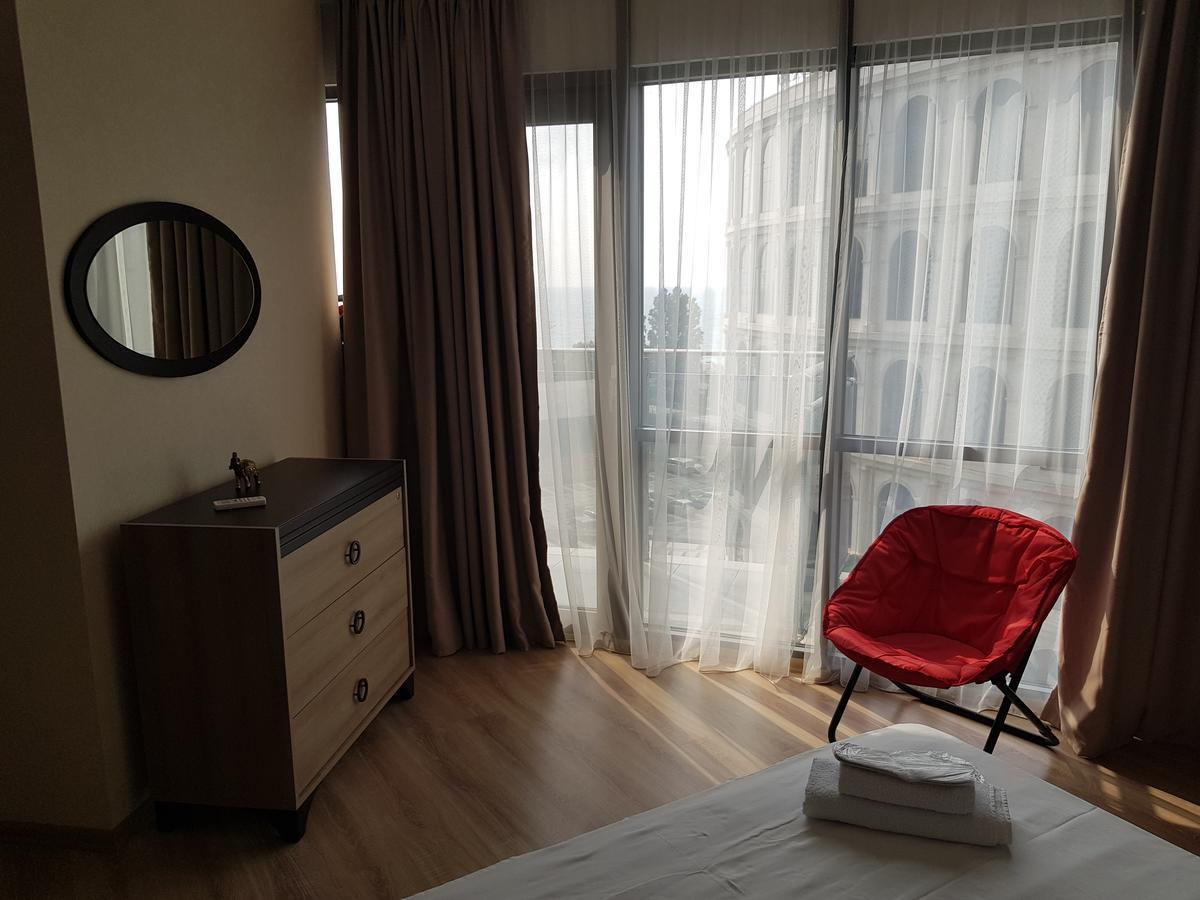 Viva Blue Batumi 아파트 호텔 외부 사진